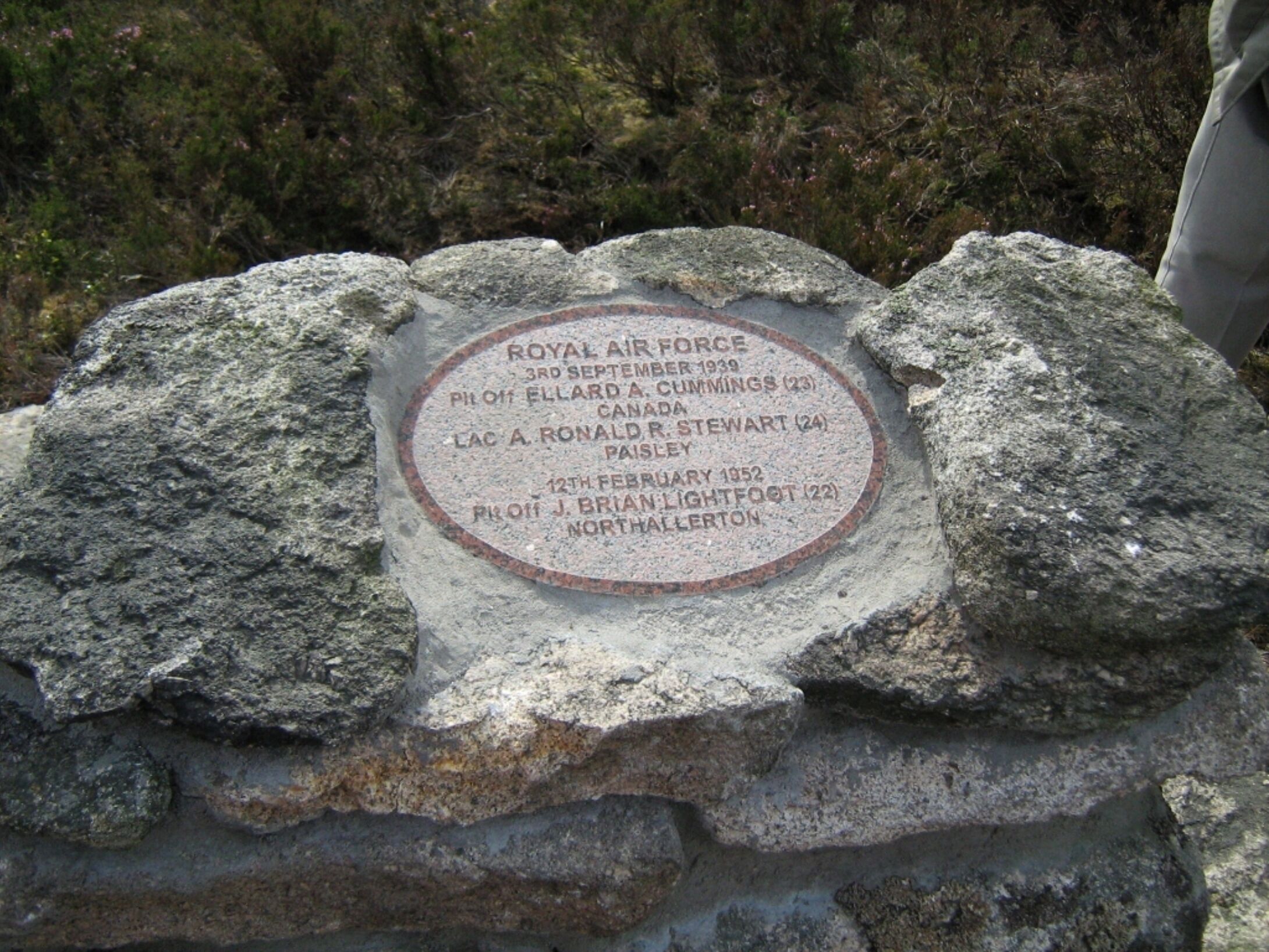 Memorial Cairn 1024x768